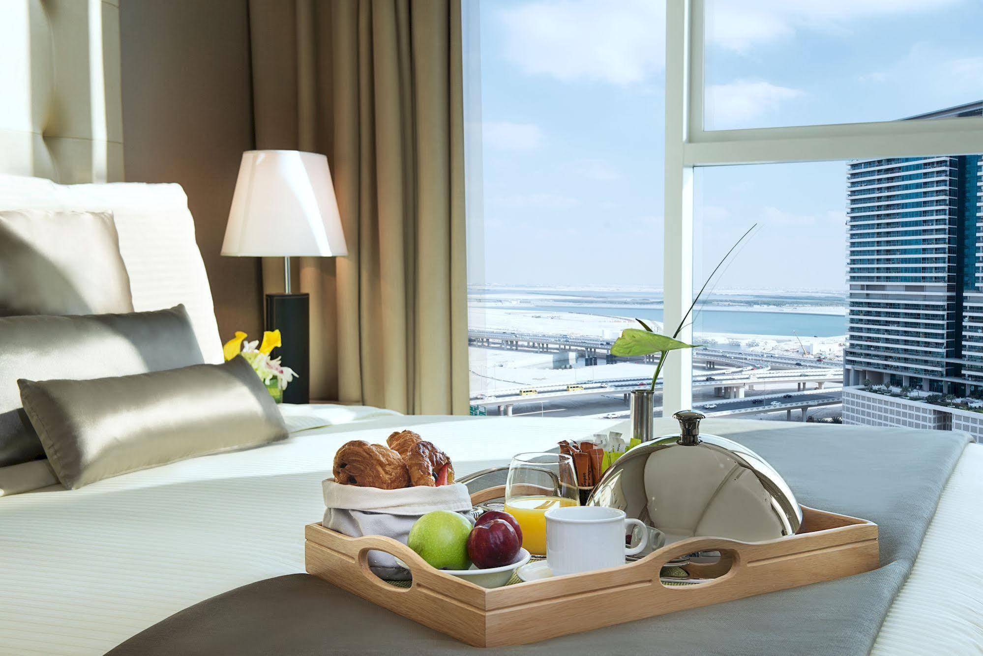 Damac Maison The Vogue 迪拜 外观 照片 A room service tray