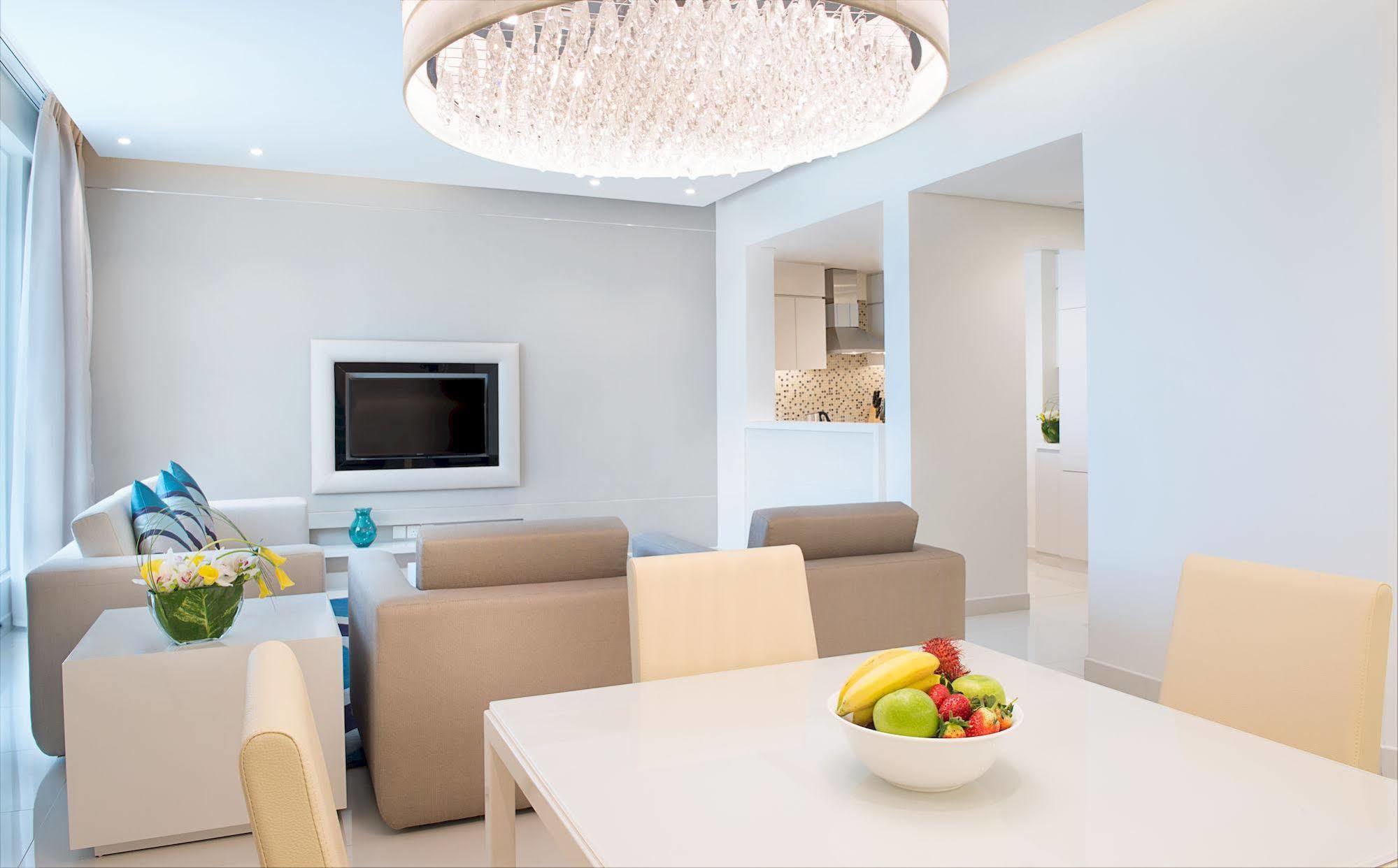 Damac Maison The Vogue 迪拜 外观 照片 A living room with a flat screen television