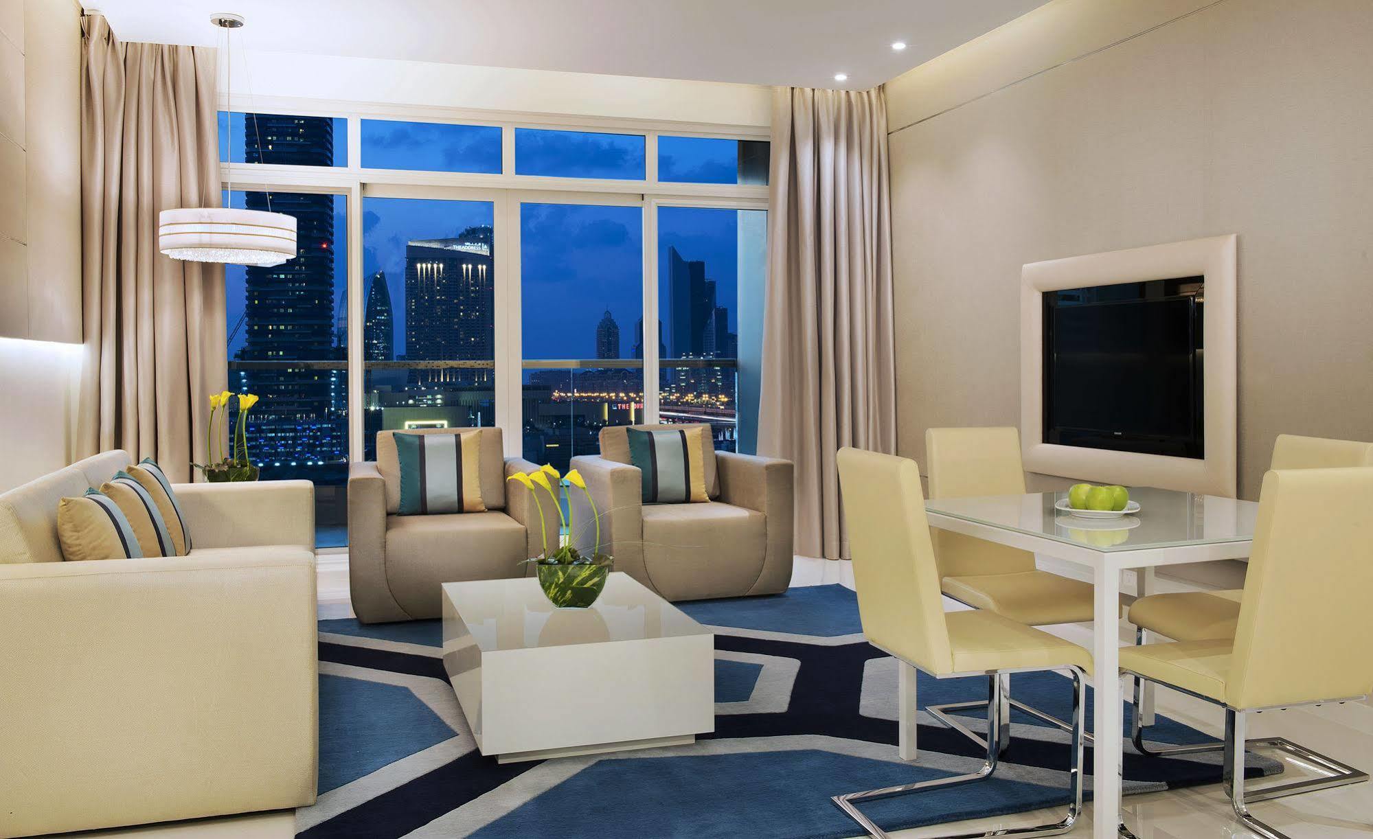 Damac Maison The Vogue 迪拜 外观 照片 A living room in a typical apartment
