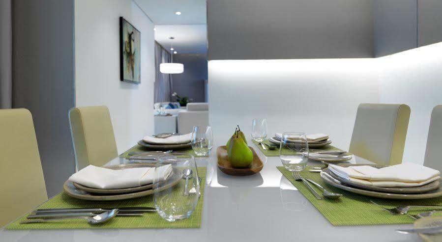 Damac Maison The Vogue 迪拜 外观 照片 A table set for a meal