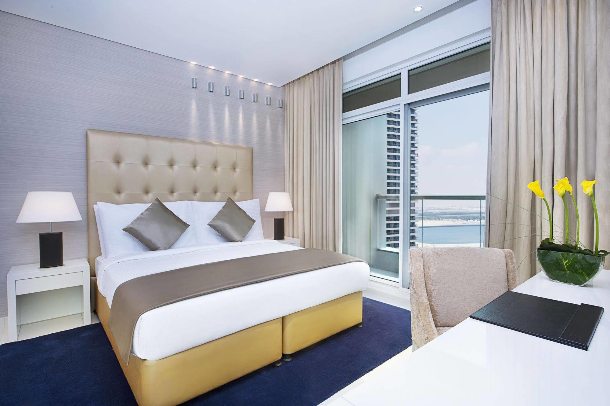 Damac Maison The Vogue 迪拜 外观 照片 A bedroom at the Jumeirah Beach Hotel